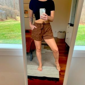 High waisted elastic band shorts